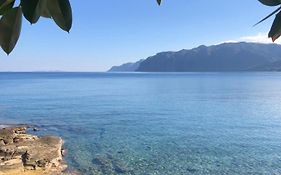 The Island House - Family Size Apt - Overlooking The Aegean - 3 Steps From The Beach